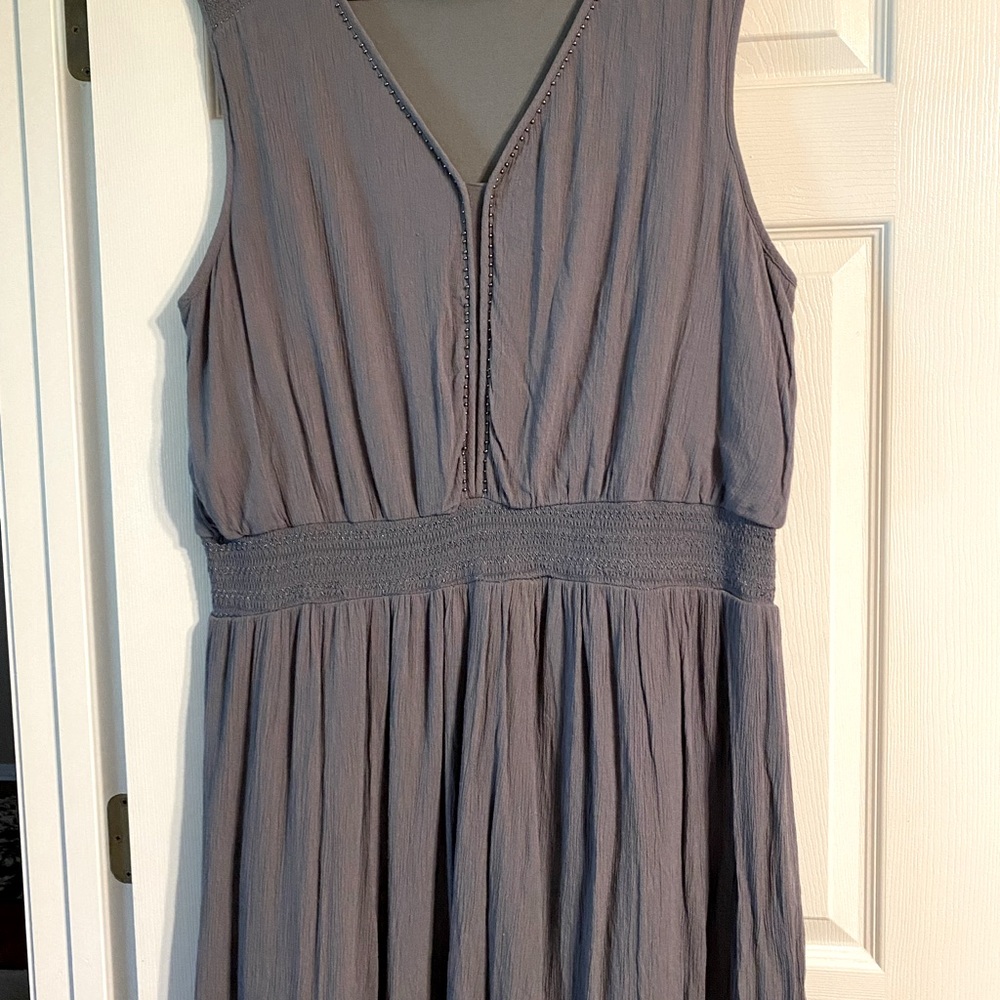 2X Short Gray Dress with Embroidered Detail